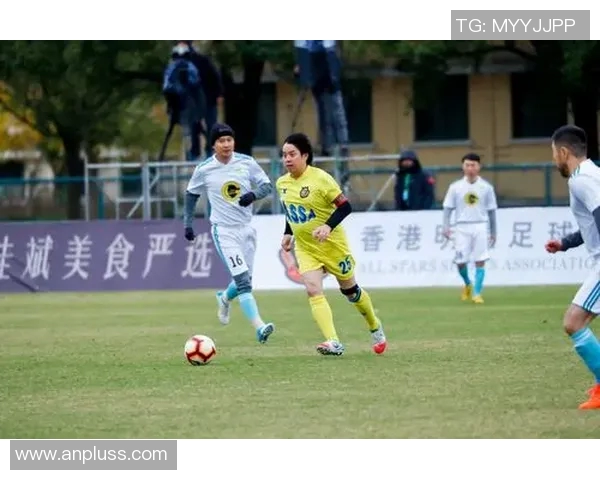 足球明星用爱心点亮希望之路的感人故事