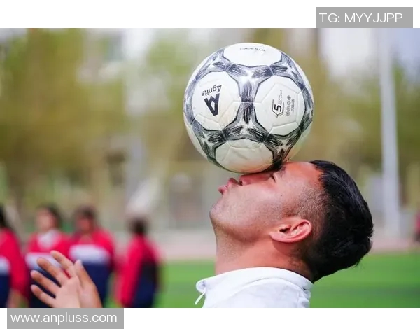 足球明星精彩瞬间集锦全景展示让你领略绿茵场上的风采与魅力