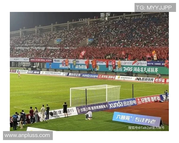 武汉足球明星赛即将开幕球票热销引发球迷热情高涨