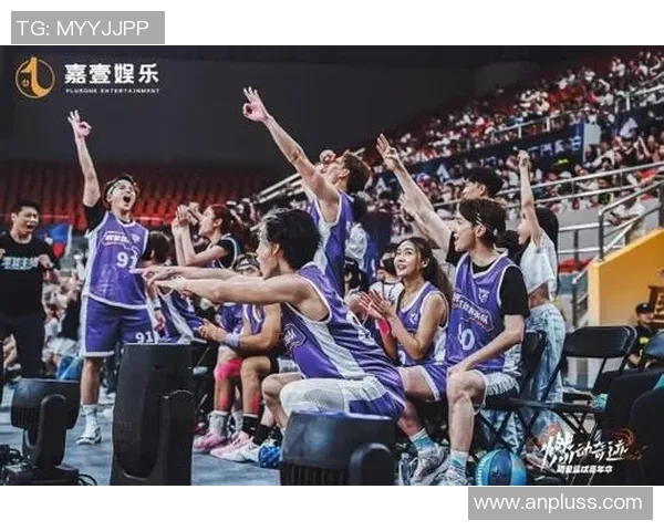 篮球明星亲密瞬间分享摸头照片展现温暖与友谊的独特魅力 篮球明星亲密瞬间分享摸头照片展现温暖与友谊的独特魅力